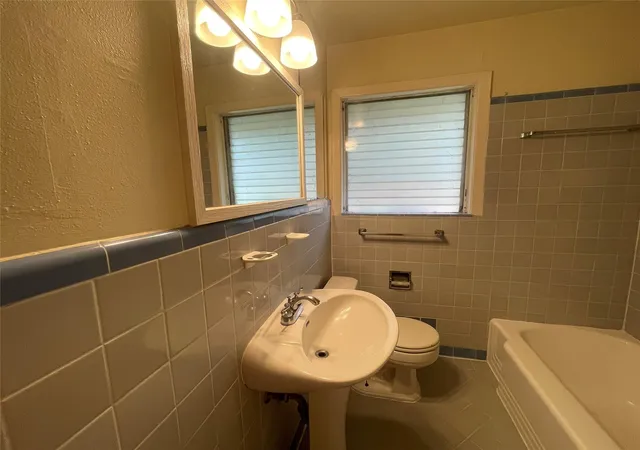 17th image of 5042 Grape St, Houston, TX 77096 | MLS# 87366571