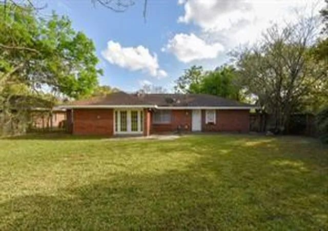 2nd image of 5042 Grape St, Houston, TX 77096 | MLS# 87366571