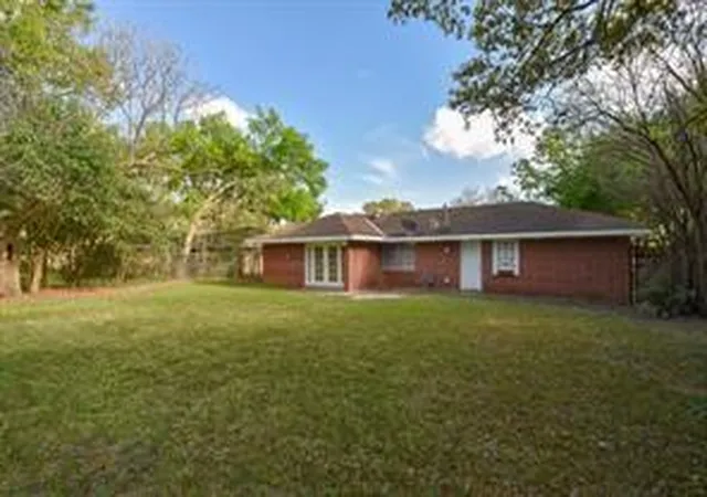 3rd image of 5042 Grape St, Houston, TX 77096 | MLS# 87366571