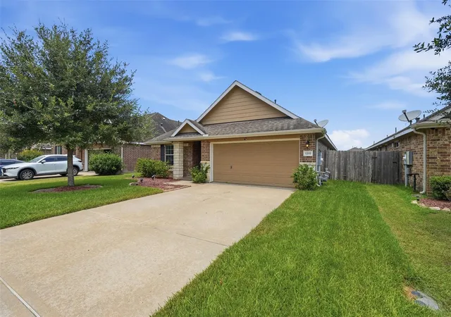 2nd image of 1202 Quarterhorse Dr, Alvin, TX 77511 | MLS# 90143077
