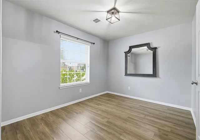 4th image of 1202 Quarterhorse Dr, Alvin, TX 77511 | MLS# 90143077