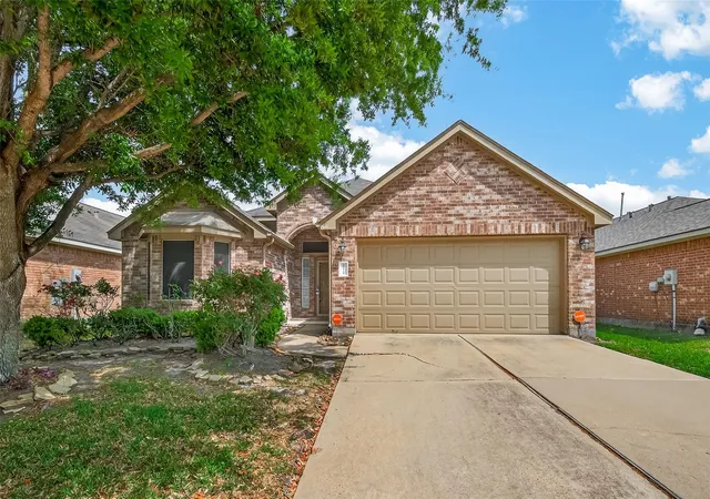 Photo 1 of Sale Pending at 11719 Bollinger Park Ct, Houston, TX 77047 | MLS# 16974456 | Listing updated on 2026-09-16