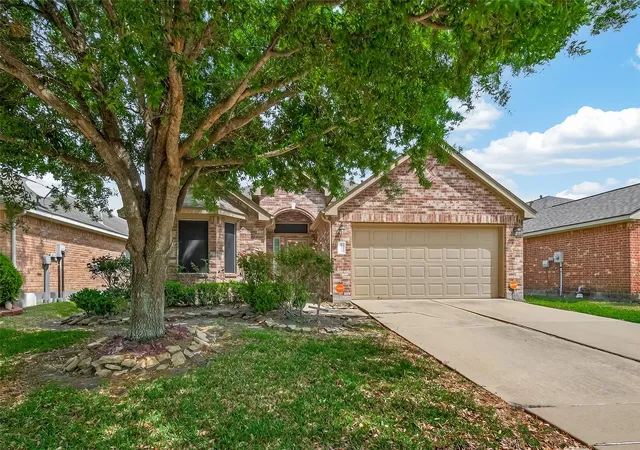 Photo 2 of Sale Pending at 11719 Bollinger Park Ct, Houston, TX 77047 | MLS# 16974456 | Listing updated on 2026-09-16