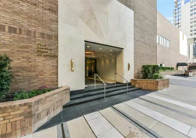 2nd image of 1111 Caroline St #2903, Houston, TX 77010 | MLS# 35412047