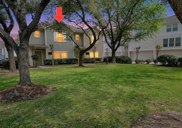Photo 1 of Sale Pending at 850 W Heights Holw Ln, Houston, TX 77007 | MLS# 27069593 | Listing updated on 2026-08-24