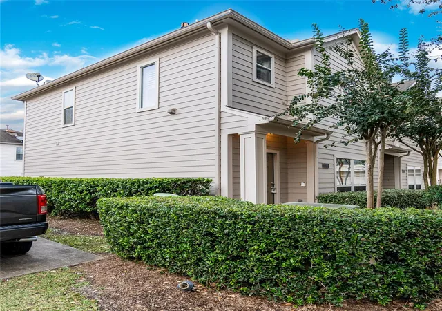 Photo 4 of Sale Pending at 850 W Heights Holw Ln, Houston, TX 77007 | MLS# 27069593 | Listing updated on 2026-08-24
