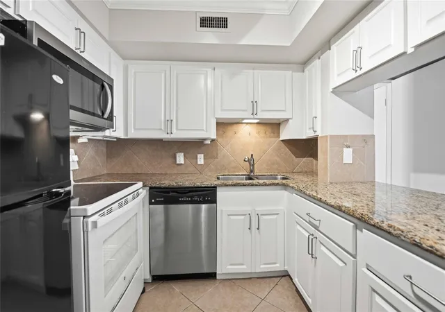 Photo 3 of Sale Pending at 5353 Institute Ln #8, Houston, TX 77005 | MLS# 75947065 | Listing updated on 2026-08-25