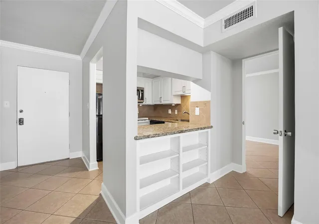 Listing Photo 4 - Condo for sale in building located at 5353 Institute Ln, Houston, TX 77005 - Unit #8