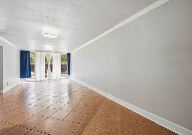 Listing Photo 5 - Condo for sale in building located at 5353 Institute Ln, Houston, TX 77005 - Unit #8