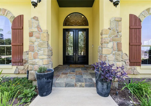 Photo 3 of Single family home for sale at 5920 White Oak Tr, Conroe, TX 77304 | MLS# 962848 | Listing updated on 2026-09-19