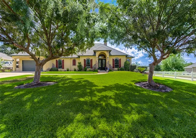Photo 3 of Single family home for sale at 5920 White Oak Tr, Conroe, TX 77304 | MLS# 962848 | Listing updated on 2026-09-19