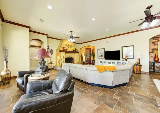 Photo 4 of Single family home for sale at 5920 White Oak Tr, Conroe, TX 77304 | MLS# 962848 | Listing updated on 2026-09-19
