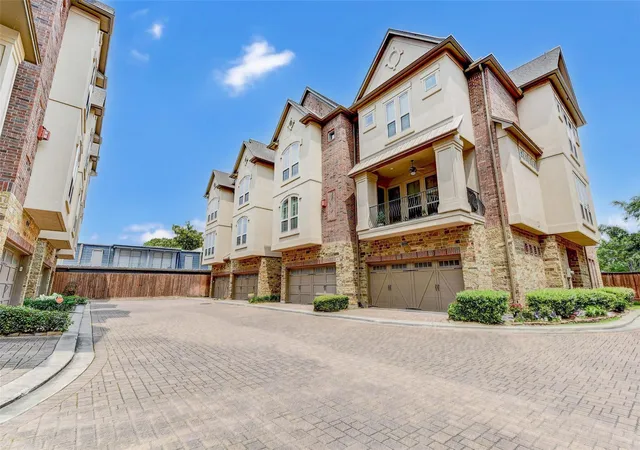 Photo 1 of Townhouse for sale at 5306 Perrington Hts Ln, Houston, TX 77056 | MLS# 58756476 | Listing updated on 2026-09-15