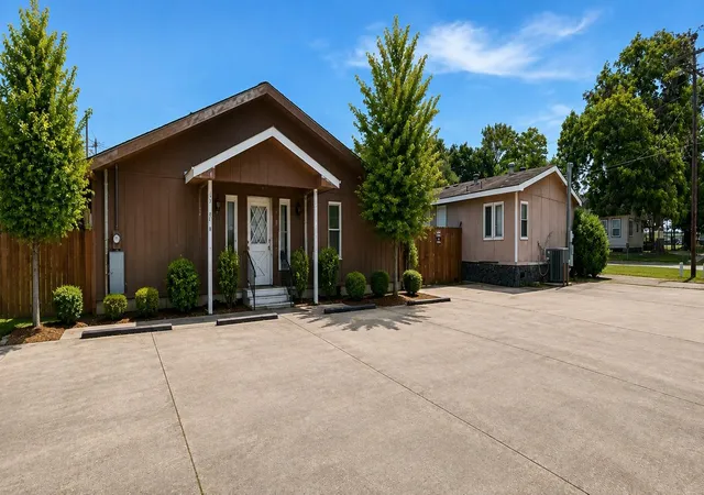 Photo 1 of Sale Pending at 312 Elizabeth St, Cleveland, TX 77327 | MLS# 76921154 | Listing updated on 2026-09-11
