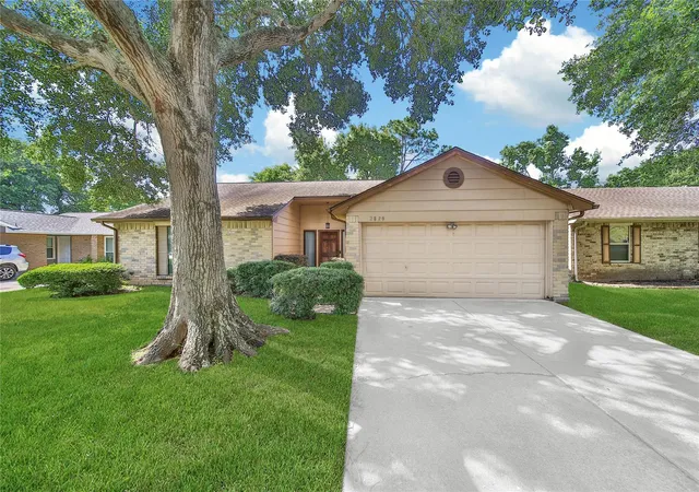 Homes for sale in League City, TX | 2820 Sugar Wood Dr, League City, TX 77573 | MLS# 22479758