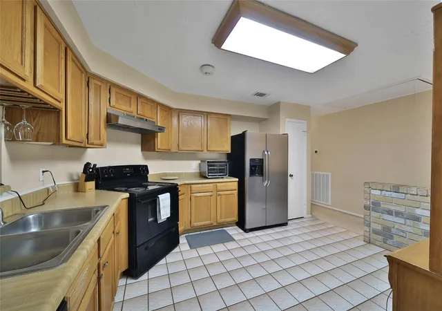 Homes for sale in League City, TX | 2820 Sugar Wood Dr, League City, TX 77573 | MLS# 22479758