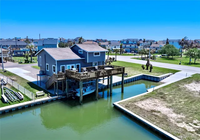3rd image of 303 Tahiti Rd, Galveston, TX 77554 | MLS# 98558208