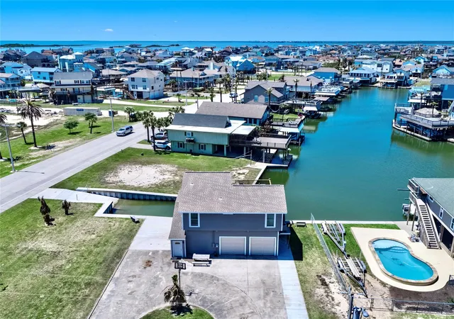 4th image of 303 Tahiti Rd, Galveston, TX 77554 | MLS# 98558208
