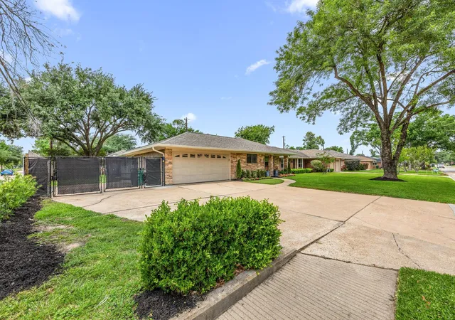 Homes for sale in Houston, TX | 1803 Millwood Dr, Houston, TX 77008 | MLS# 19717432
