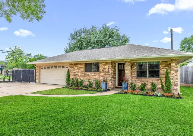 Photo 3 of Single family home for sale at 1803 Millwood Dr, Houston, TX 77008 | MLS# 19717432 | Listing updated on 2026-08-19