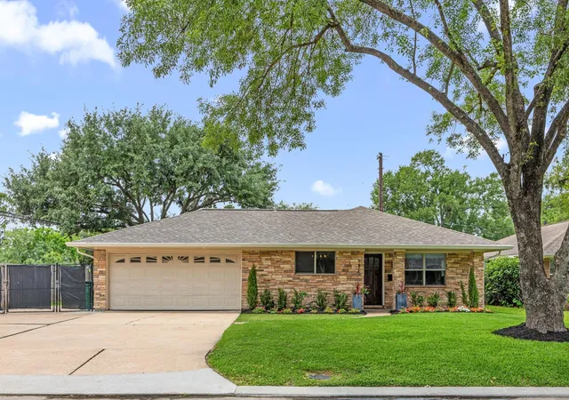 Photo 3 of Single family home for sale at 1803 Millwood Dr, Houston, TX 77008 | MLS# 19717432 | Listing updated on 2026-08-19