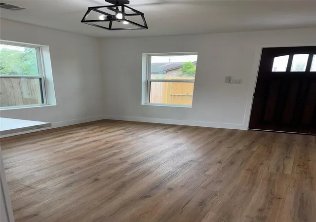 Photo 3 of Single family home for sale at 4414 Orange St, Houston, TX 77020 | MLS# 80274833 | Listing updated on 2026-09-18