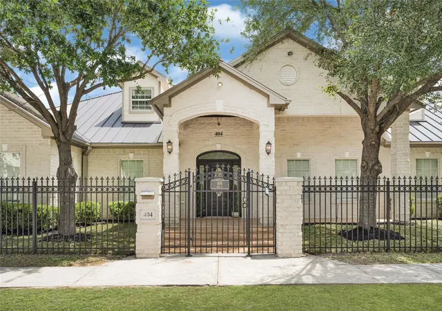 Photo 3 of Single family home for sale at 404 Moss St, Houston, TX 77009 | MLS# 64765529 | Listing updated on 2026-08-29