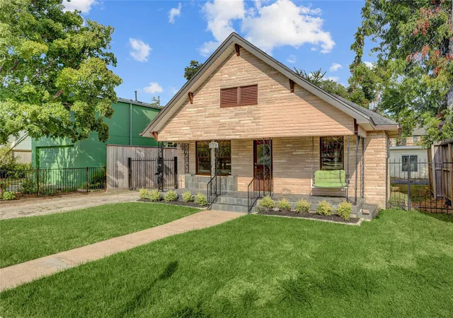 1st image of 610 Columbia St, Houston, TX 77007 | MLS# 43106074