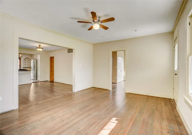 2nd image of 610 Columbia St, Houston, TX 77007 | MLS# 43106074