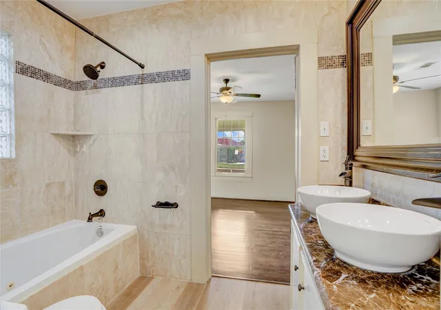 4th image of 610 Columbia St, Houston, TX 77007 | MLS# 43106074