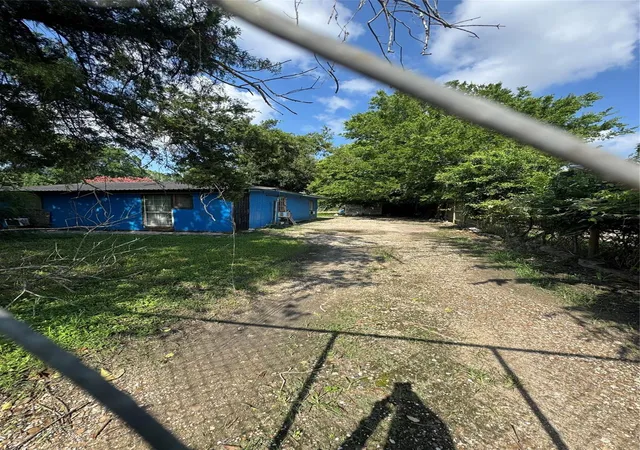 Photo 2 of Single family home for sale at 14001 Walksew St, Houston, TX 77047 | MLS# 18627053 | Listing updated on 2026-08-26