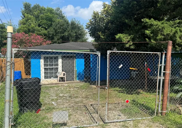 Photo 4 of Single family home for sale at 14001 Walksew St, Houston, TX 77047 | MLS# 18627053 | Listing updated on 2026-08-26