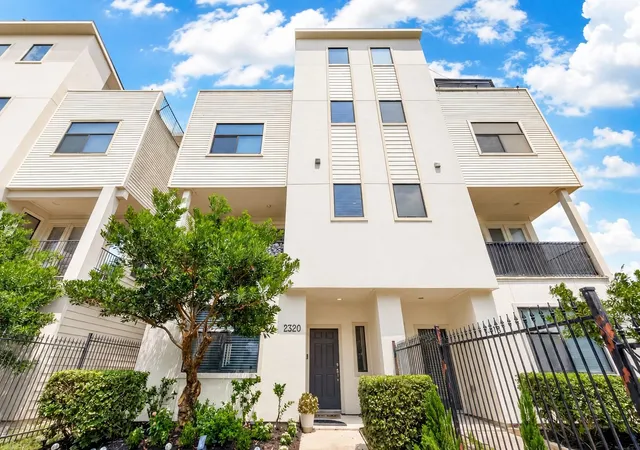Photo 2 of Townhouse for sale at 2320 Emancipation Ave, Houston, TX 77004 | MLS# 10149527 | Listing updated on 2026-06-27