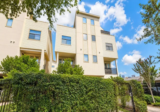 Photo 3 of Townhouse for sale at 2320 Emancipation Ave, Houston, TX 77004 | MLS# 10149527 | Listing updated on 2026-06-27