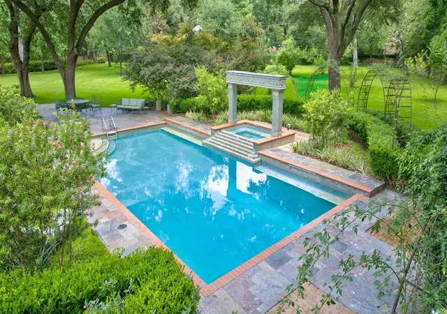 Photo 4 of Single family home for sale at 35 W Rivercrest Dr, Houston, TX 77042 | MLS# 13410839 | Listing updated on 2026-09-18