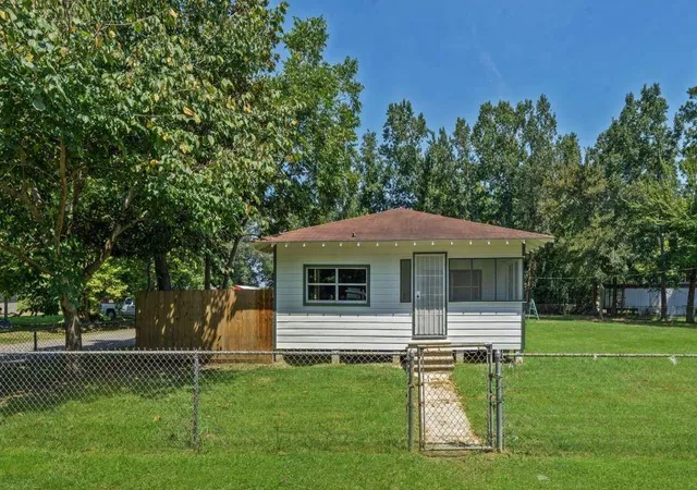 2nd image of 701 Clay Street, Cleveland, TX 77327 | MLS# 61024297