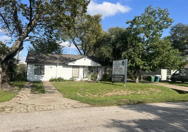 Photo 1 of Single family home for sale at 5418 Arthington St, Houston, TX 77053 | MLS# 89000774 | Listing updated on 2025-12-10