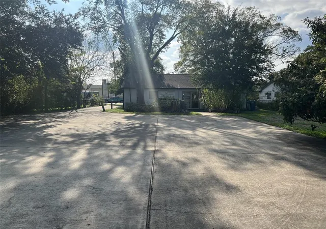 Photo 2 of Single family home for sale at 5418 Arthington St, Houston, TX 77053 | MLS# 89000774 | Listing updated on 2025-12-10