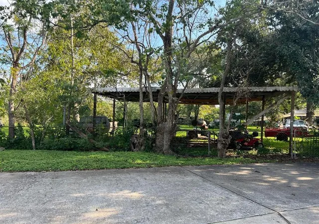 Photo 3 of Single family home for sale at 5418 Arthington St, Houston, TX 77053 | MLS# 89000774 | Listing updated on 2025-12-10