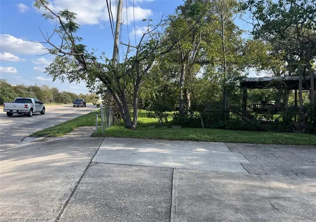 Photo 4 of Single family home for sale at 5418 Arthington St, Houston, TX 77053 | MLS# 89000774 | Listing updated on 2025-12-10