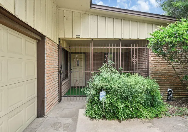 Photo 3 of Sale Pending at 14531 Alkay St, Houston, TX 77045 | MLS# 26472308 | Listing updated on 2026-10-07