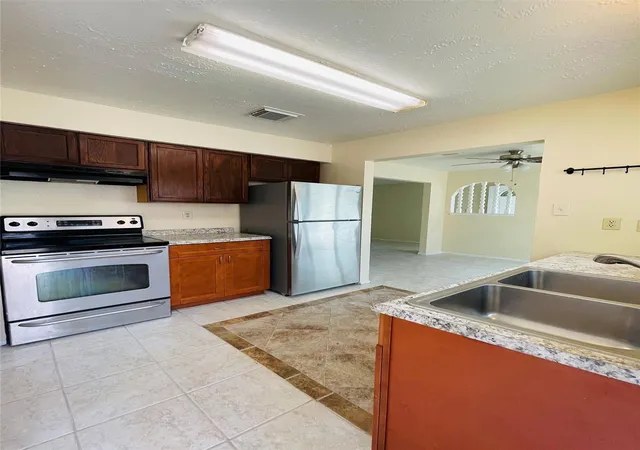 Photo 4 of Townhouse for sale at 13145 High Star Dr, Houston, TX 77072 | MLS# 38471180 | Listing updated on 2026-04-29
