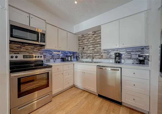 Townhouse for sale at 12042 Mighty Oak Dr #B, Houston, TX 77066 | MLS# 34981621