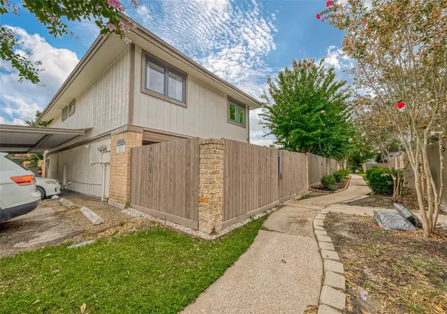 Photo 2 of Townhouse for sale at 12042 Mighty Oak Dr #B, Houston, TX 77066 | MLS# 34981621 | Listing updated on 2026-05-01
