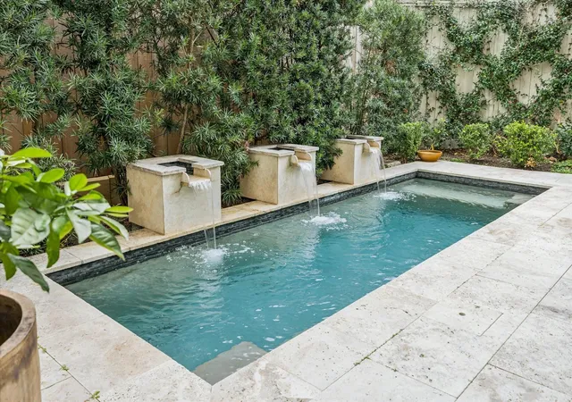 3rd image of 2411 Rosamond St #A, Houston, TX 77098 | MLS# 75134572