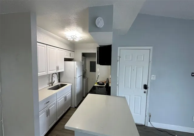 2nd image of 9550 Deering Dr #208, Houston, TX 77036 | MLS# 89171488