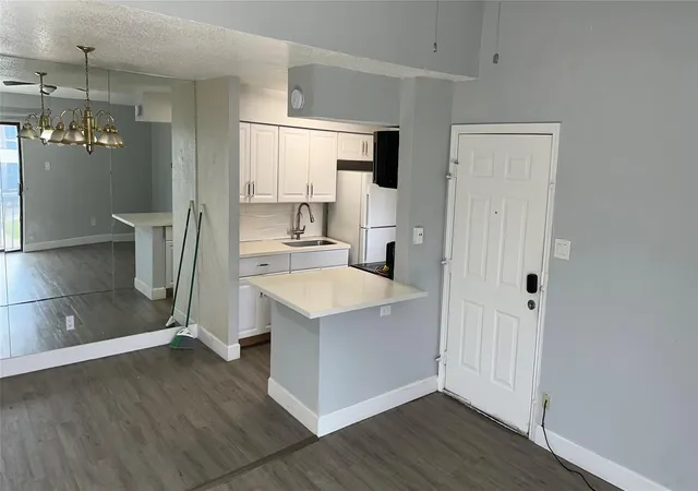 3rd image of 9550 Deering Dr #208, Houston, TX 77036 | MLS# 89171488