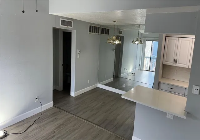 4th image of 9550 Deering Dr #208, Houston, TX 77036 | MLS# 89171488