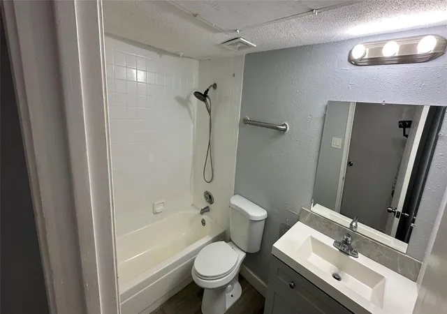 5th image of 9550 Deering Dr #208, Houston, TX 77036 | MLS# 89171488