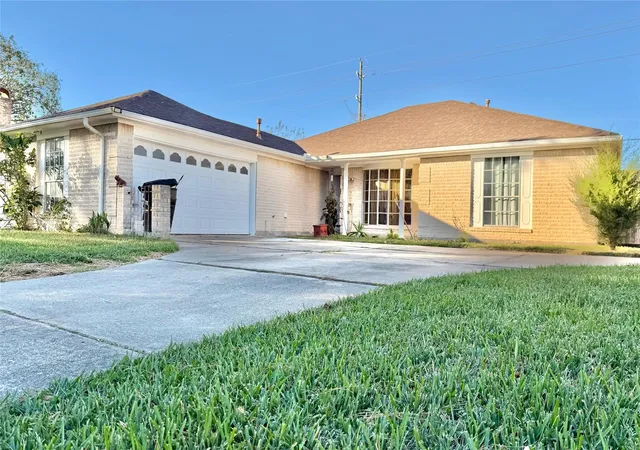 Photo 1 of Sale Pending at 5702 Arncliffe Dr, Houston, TX 77088 | MLS# 75978962 | Listing updated on 2026-09-17